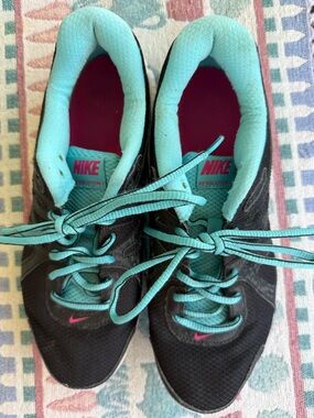 Nike Women's Revolution 2 Running Shoes, Black lace up low top size 8.5